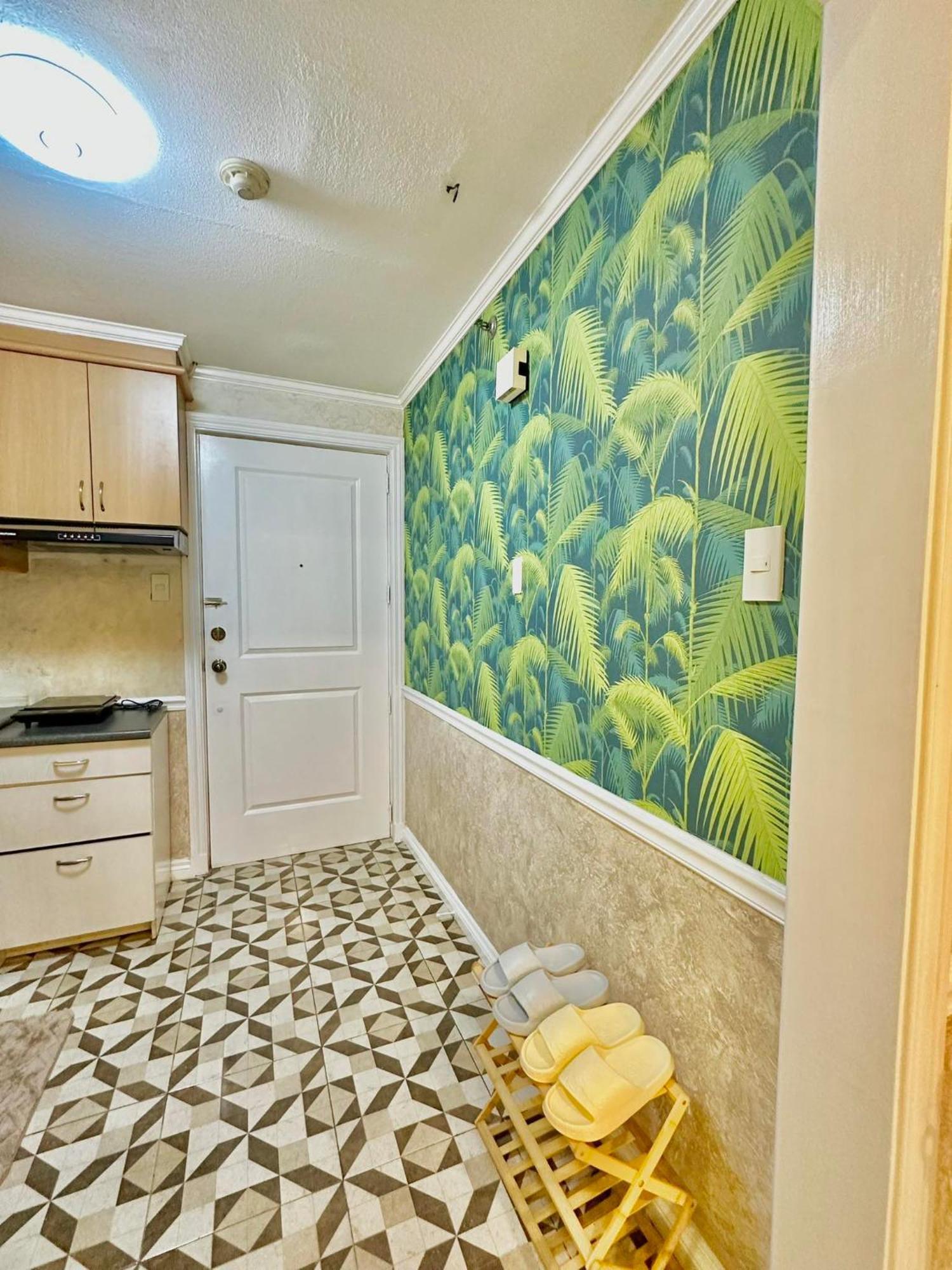One Bedroom With Balcony By Christine Suites Ph In Greenbelt Radisson Makati City Exterior photo