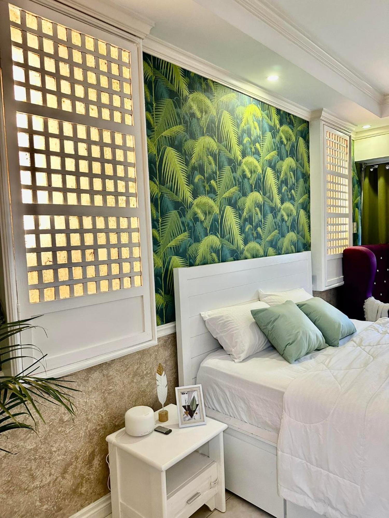 One Bedroom With Balcony By Christine Suites Ph In Greenbelt Radisson Makati City Exterior photo